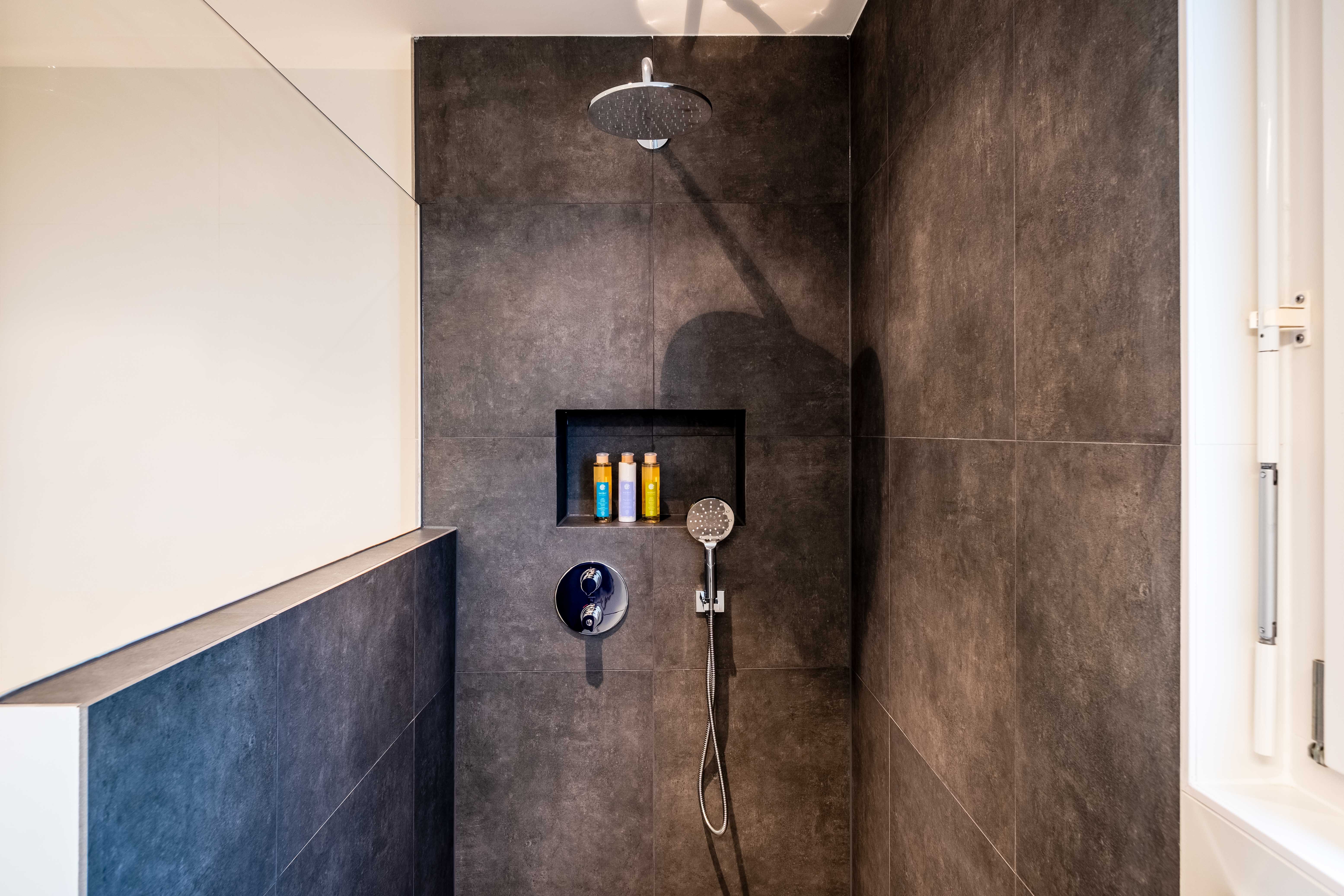 A tökéletes esőzuhany kiválasztása: Útmutató a fürdőszobához legjobban illő termék megtalálásához