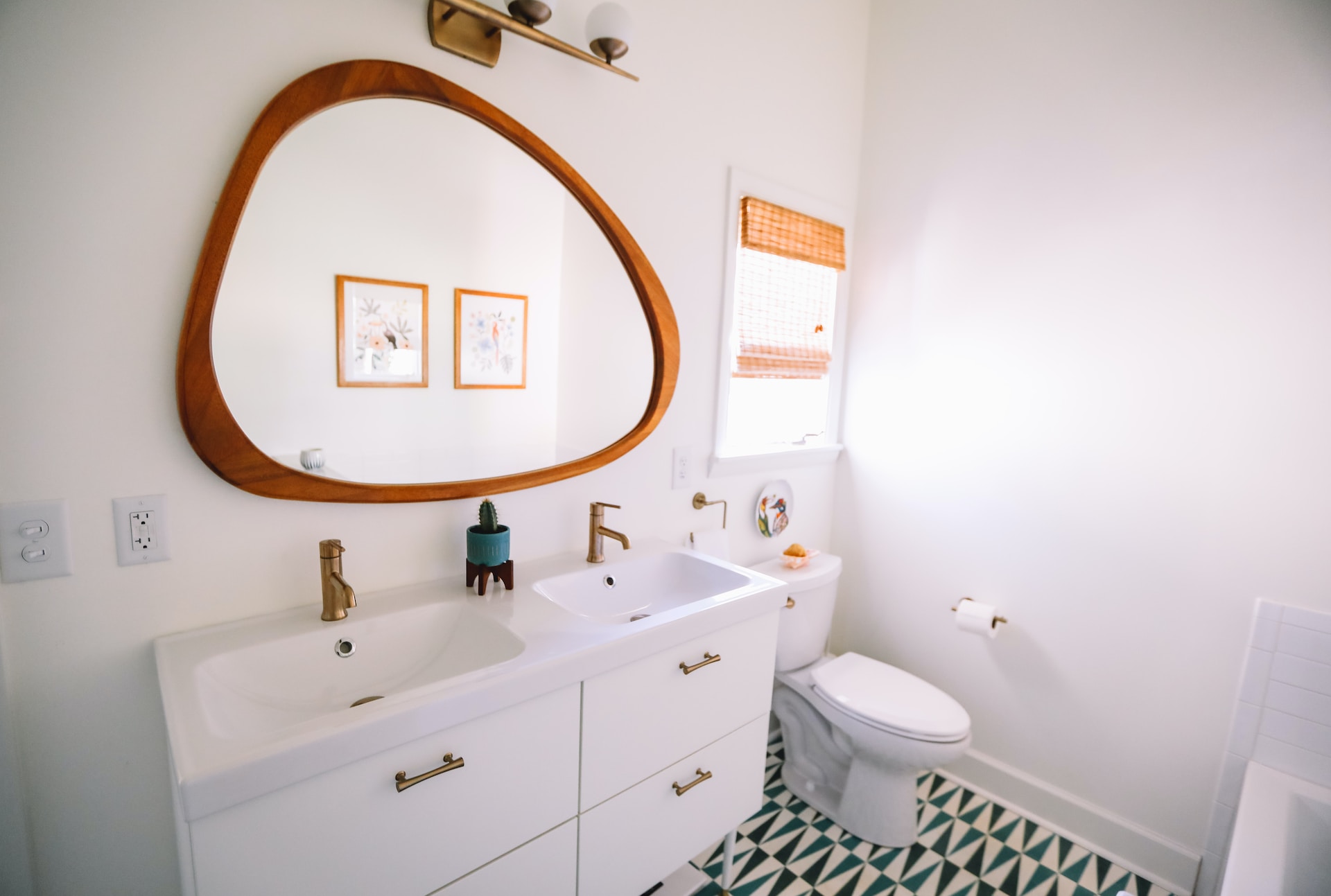 Stílusos tükrözés: 12 lenyűgöző fürdőszoba tükör ötletek