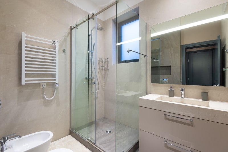 Különbség az új és a használt olcsó zuhanykabin között